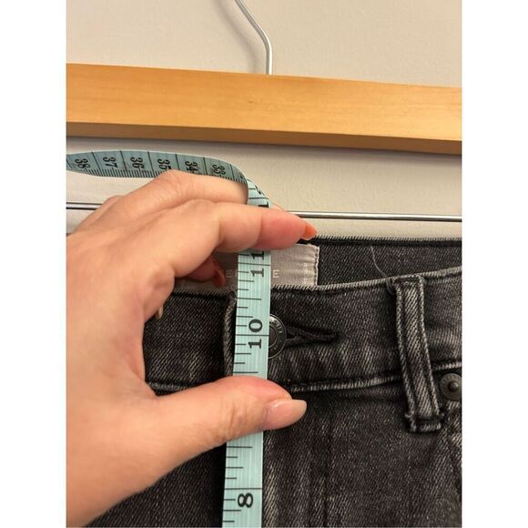 Everlane The Curvy Cheeky Crop Jeans In Washed Black Size 28 regular - Picture 6 of 9